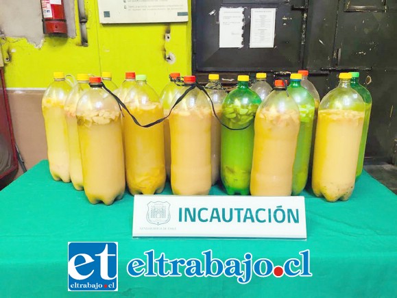 Al momento de efectuar el procedimiento se lograron incautar 16 botellas plásticas, con un total de 48 litros de esta bebida alcohólica, conocida popularmente como chicha artesanal.