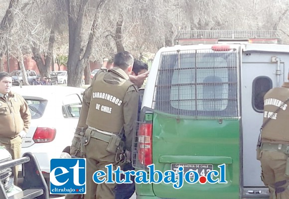 En un amplio operativo de Carabineros los asaltantes fueron capturados en Avenida O´Higgins esquina Navarro en San Felipe, la tarde de este jueves.