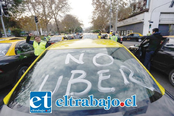 Un supuesto caso de violencia entre conductores de radio taxis y un Uber se habría registrado en San Felipe la semana pasada, según denunció una mujer en forma anónima a través de un sitio de noticias en internet. (Foto referencial).