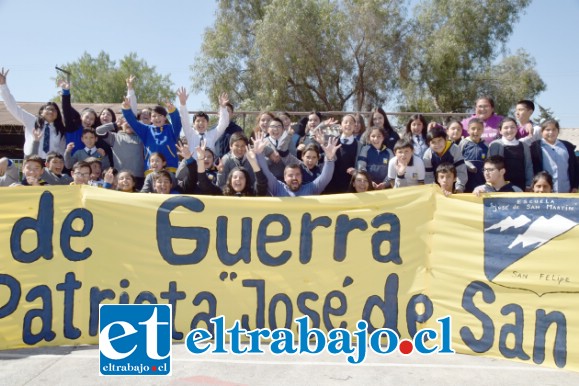 Aquí tenemos a los chicos de la Escuela José de San Martín, motivados ante este gran desafío.