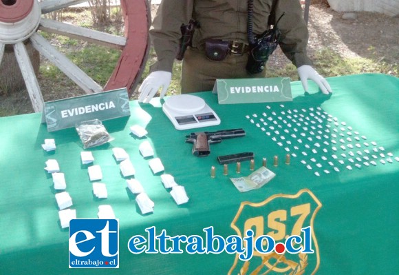 Personal del OS7 de Carabineros de San Felipe decomisó pasta base de cocaína y marihuana elaborada desde un domicilio de la Villa Juan Pablo II de San Felipe.