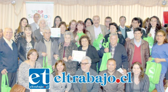 Los felices ganadores de la primera ‘Vidriotón’ realizada en San Felipe fueron la Junta de Vecinos de Bucalemu (primer lugar), la Villa Nueva Oriente (segundo) y Villa Bernardo Cruz (tercero), quienes reunieron más de 16 toneladas de vidrio.