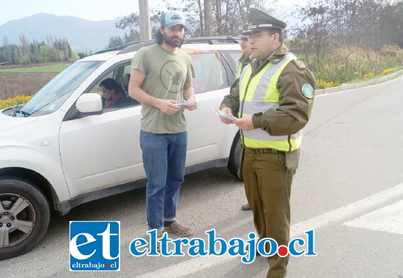 Previo a las fiestas, Carabineros realizó una intensa campaña entregando información preventiva a los conductores.