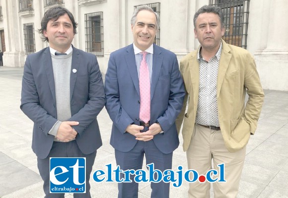 El senador Francisco Chahuán se reunió junto al secretario general de la Corporación Aconcagua Región, con el subsecretario de Desarrollo Regional, Felipe Salaberry, en el Palacio de La Moneda.