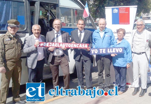 En la foto Gerard Oliger, Seremi de Transporte, tercero de izquierda a derecha.