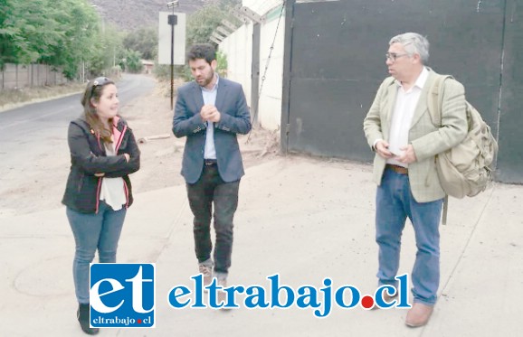 La gerente Victoria Morgado, junto al Diputado Diego Ibáñez y Pedro Muñoz de Fundación Mi Patrimonio.