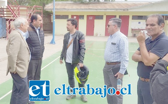 El alcalde Patricio Freire solicitó a los agricultores hacer estos trabajos en sus parrones de noche, o en los fines de semana.