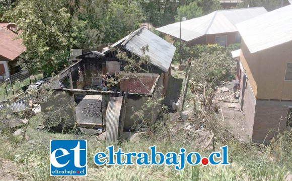 Fiscalía inició una investigación por estos hechos ocurridos al interior de un inmueble en la localidad de Río Blanco, el que resultó totalmente destruido por el fuego.