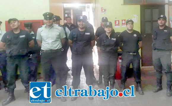 Personal del penal de San Felipe formado al interior de la cárcel.