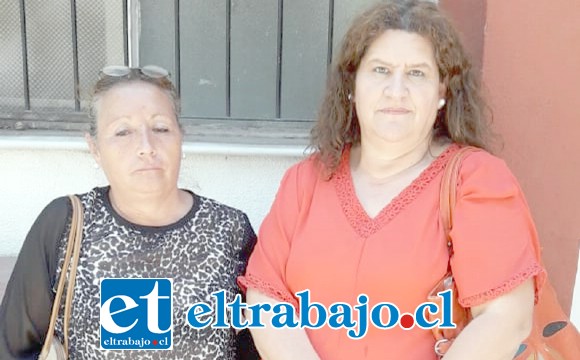 A la derecha, Jeannete Lepe acompañada de otra vecina, María Yaite.