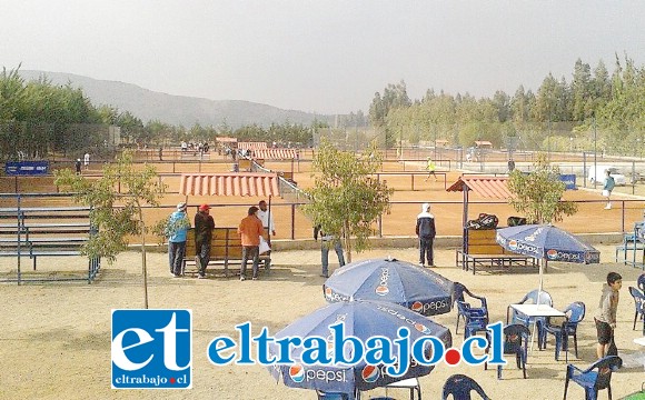 En el club de tenis de San Felipe ubicado en el sector La Troya, comenzará esta noche una nueva edición del torneo Interempresas.