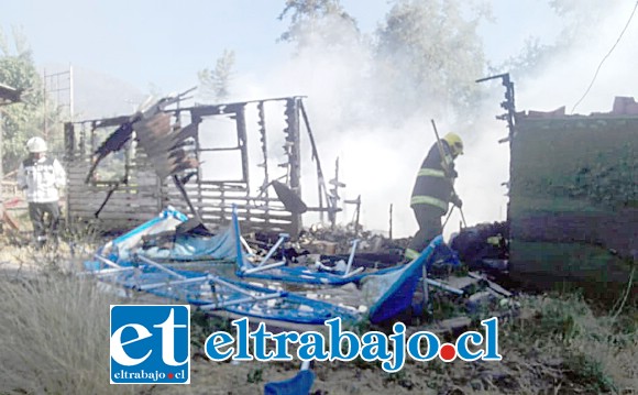 Personal de tres unidades de Bomberos combatió el siniestro.