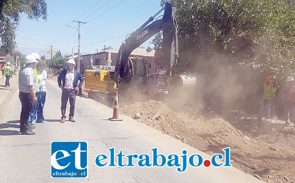 Por fin se reanudaron los trabajos por lo que en mayo de este año debería estar entregándose el alcantarillado en Curimón y San Rafael.