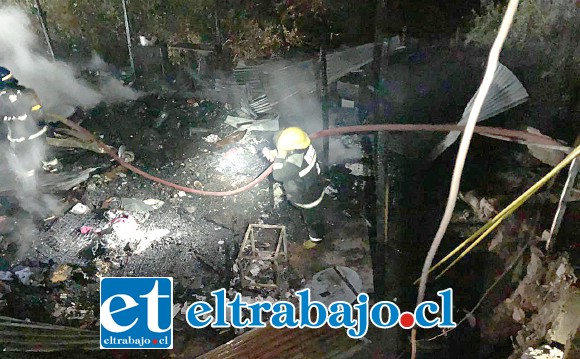 Tres compañías de Bomberos de Santa María evitaron la propagación del fuego hacia otras viviendas vecinas.