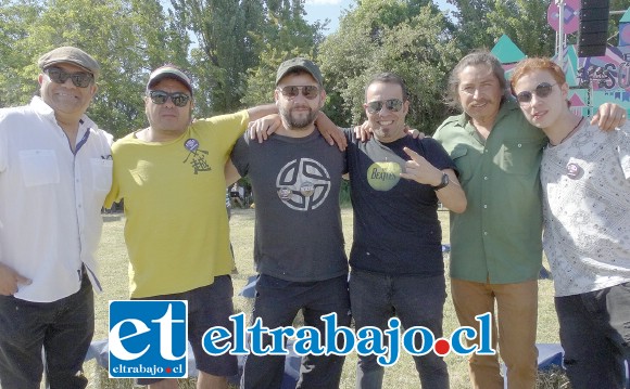 ELLOS SON REBENKE: Chiristian Navarro, baterista; Víctor Acevedo, bajista y coros, Sergio Meza a cargo de la guitarra eléctrica y también dirige el proyecto, Luis Gajardo en la voz principal, cuatro, flauta dulce y trutruca; Fernando Obando en la guitarra electroacústica y coros, y Diego Meza en el charango.