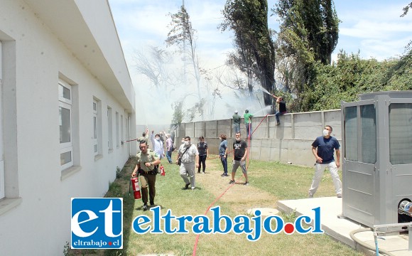 El fuego causó daños en parte de la techumbre del área clínica del Cesfam de Panquehue, lo que pudo tener mayor gravedad de no ser por la espontánea reacción de funcionarios, personal municipal, Carabineros, entre otros, que ayudaron a combatir las llamas.