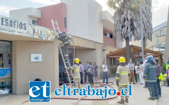 Voluntarios de Bomberos lograron controlar la emergencia.