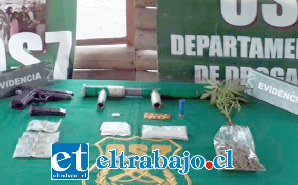 Personal del OS7 de Carabineros incautó las drogas y el armamento hechizo desde un domicilio de la Villa Puertas del Sol en la comuna de Llay Llay.