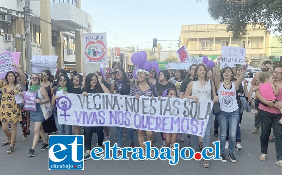 Muy enérgica fue la marcha que las sanfelipeñas realizaron en las principales calles de nuestra comuna, exigiendo equidad para ellas.