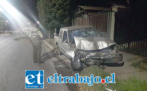 La camioneta detenida en el lugar tras el choque. (Fotos cedidas).