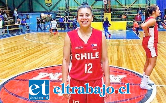 La nueva entrenadora del Prat es parte de la selección chilena adulta.