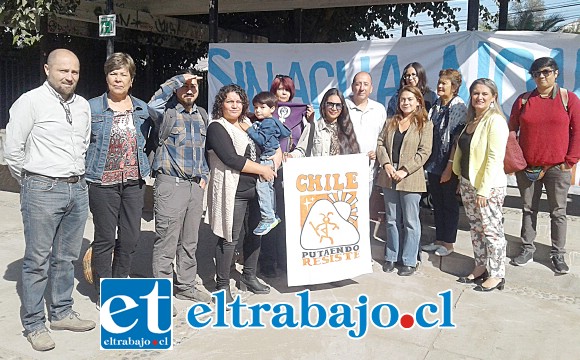 Los integrantes de ‘Putaendo Resiste’ en la Plaza Cívica de San Felipe.