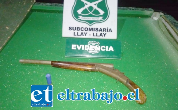 Carabineros de la Subcomisaría de Llay Llay incautó la escopeta y la munición que mantenía el imputado proveniente de Santiago.