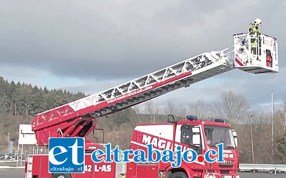 Un carro similar al de la foto necesita con urgencia Bomberos de San Felipe.