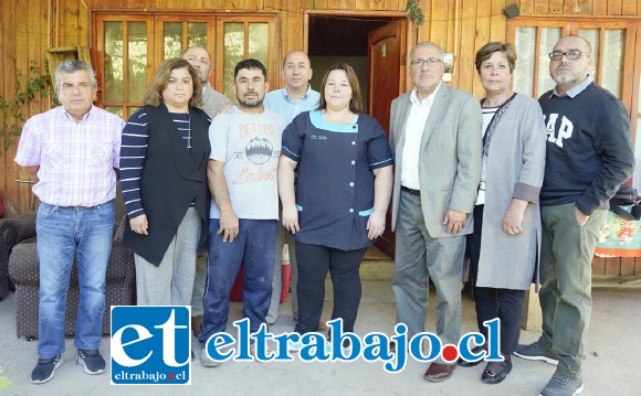 El municipio putaendino apoyará judicial y económicamente a la familia de Ninfa Alcayaga, cuyo hijo de nueve años casi contrae una grave peritonitis por falta de especialistas en San Felipe. El pequeño debió ser operado de urgencia en una clínica de Viña del Mar.