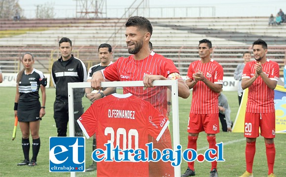 El capitán recibió un merecido homenaje por su partido número 300 defendiendo al Uní Uní.