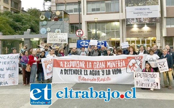 Las fuerzas vivas de Putaendo que se oponen a la gran minería, llegaron hasta la Intendencia donde en forma unánime las autoridades aprobaron regularizar las irregularidades cometidas por Vizcachitas Holding.