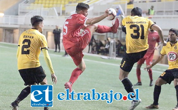 El estadio Lucio Fariña de Quillota fue escenario de un duelo de alta intensidad y fricción. (Foto: Jaime Gómez Corales)