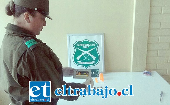 Carabineros capturó a dos sujetos acusados de la instalación de estos dispositivos denominados ‘skimmer’ en el cajero bancario ubicado en el Supermercado Tottus en San Felipe. (Foto Archivo).