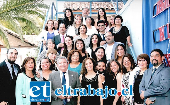 CELEBRANDO EL CUMPLEAÑOS.- Ellos son parte del gran plantel de profesionales que laboran en la Escuela Buen Pastor, y que hoy viernes está de cumpleaños.