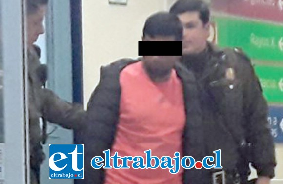 El conductor de 30 años de edad fue detenido por conducción en estado de ebriedad la noche de este miércoles por Carabineros de Putaendo. (Fotografías: Putaendo Informa).