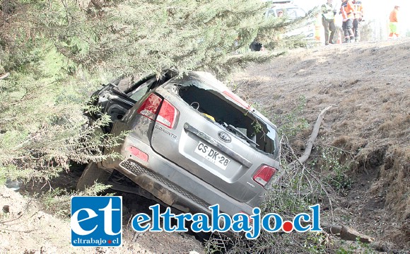 GRAVE ACCIDENTE.- La madre y sus hijos resultaron heridos en este volcamiento, ocurrido en Autopista Los Libertadores, uno de los menores se encuentra en estado grave internado en el Hospital San Camilo de San Felipe.