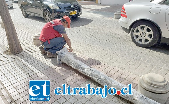 Las nuevas luminarias ya se han instalado en calle Prat y, durante estos días, se comenzó a instalar los de calle Salinas.