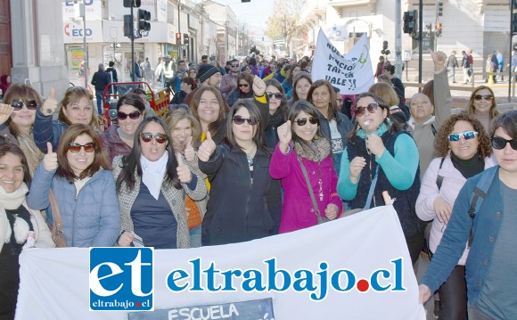 SIGUEN LAS PROTESTAS.- Cientos de profesores salieron ayer jueves a protestar por sus cinco demandas. Durante toda la semana varias fueron las manifestaciones en San Felipe.