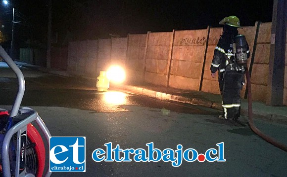 Por más de dos horas, Bomberos debió quemar el gas licuado tras la fuga del cilindro hasta controlar la emergencia.