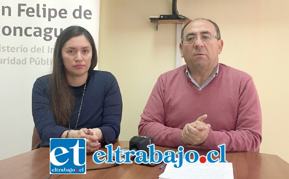 Claudio Rodríguez, gobernador de la provincia de San Felipe, junto a Juana Díaz, encargada del departamento de Extranjería, fueron enfáticos en señalar la importancia de la inscripción en la web, pues esa será la instancia que se respetará para completar el proceso de regularización extraordinario.