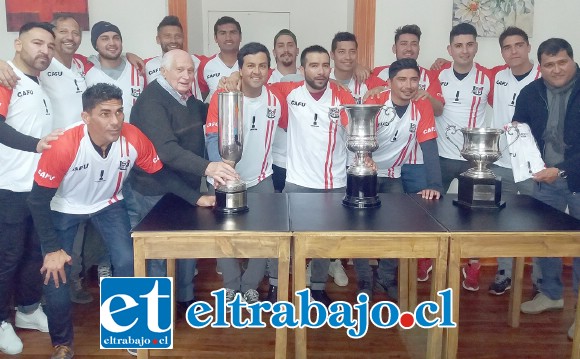 A la cita llegó parte del grupo de jugadores que el 2009 ganó todo en la B y la Copa Chile.