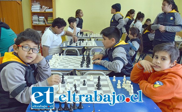 CALENTANDO MOTORES.- Estos niños vienen entrenando desde hace meses, saben que son los anfitriones y tienen que lograr el Título este año.