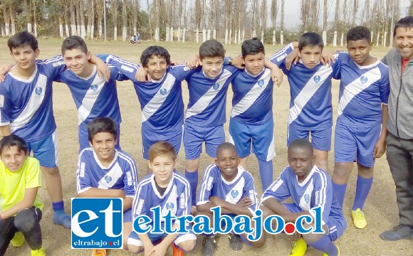 SEGUNDA INFANTIL.- Ellos son los guerreros de la Segunda Infantil de Juventud La Troya, quienes pronto celebrarán su fiesta.