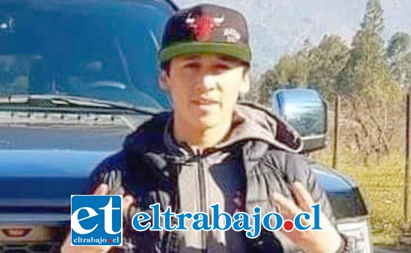 El conductor de 19 años de edad fue identificado como Claudio Díaz Aguilera, quien falleció al mediodía de ayer jueves.