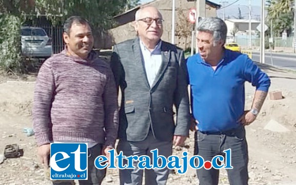 Miguel Torres junto al Seremi de Transporte José Guzmán y Marcos Brito, el día de la visita.