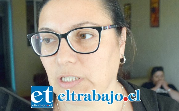 Claudia Montenegro Altamirano, apoderada que asegura discriminaron a su hija para favorecer a dos profesores.