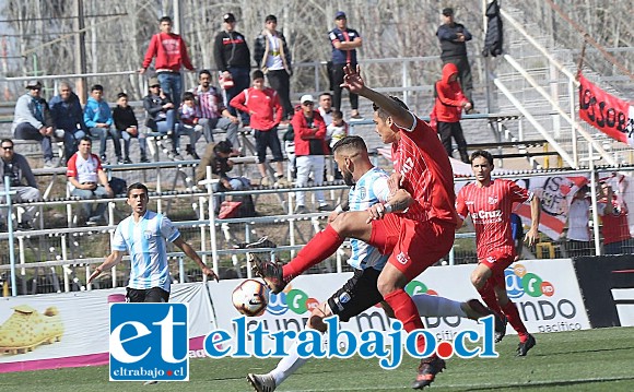 Jesús Pino estuvo en su tarde al ganar todos los duelos individuales y anotar el gol del triunfo sanfelipeño. (Foto: Gentileza Oscar Tapia/Magallanes)