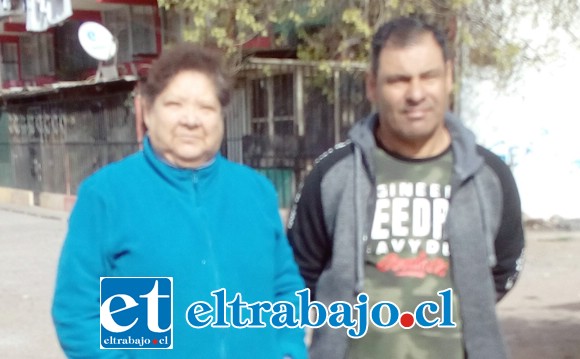 Glady Hidalgo, secretaria de Población Encón, junto a Miguel Torres, presidente del Condominio Peumayén.