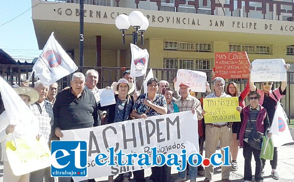 El grupo de adultos mayores que participó de la actividad llevada a cabo este día jueves 29 de agosto.