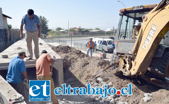 DE NUNCA ACABAR.- En febrero los sifones que se habían instalado fueron removidos del lugar, siete meses después el problema de los anegamientos sigue sin resolver.